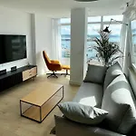 Malecon 47 Apartamento Reformado En Primera Linea Daire