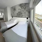 Malecon 47 Apartamento Reformado En Primera Linea Daire Muxia