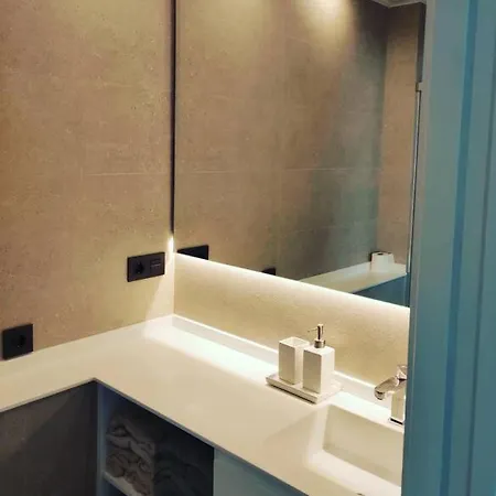 Malecon 47 Apartamento Reformado En Primera Linea