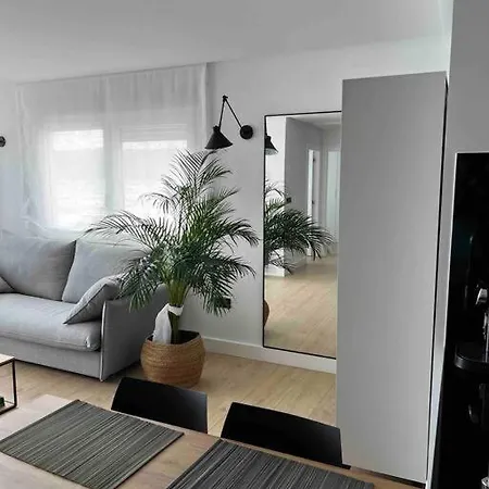 Malecon 47 Apartamento Reformado En Primera Linea *
